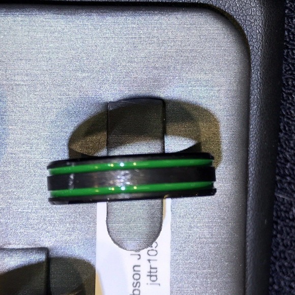 Mens Tungsten Ring Sz10 Black/Green Strips Unique Look New W Tags - Picture 3 of 4